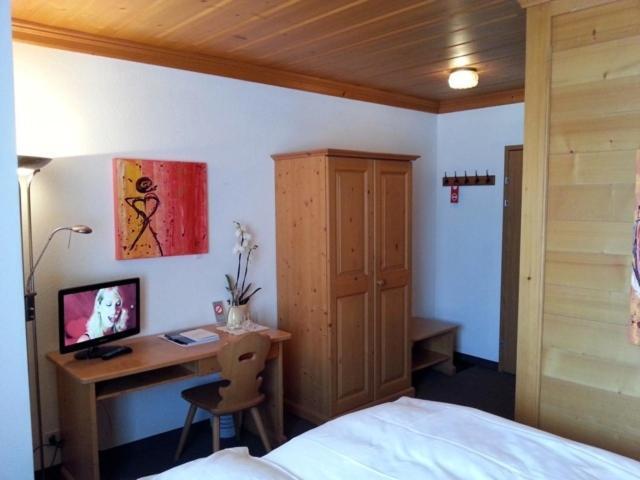 Sonnegg Hotel Zweisimmen Room photo